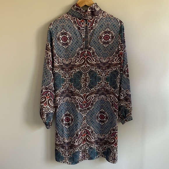 Amy Matto New York Rowan Shift Paisley High Neck Mini Dress - Picture 4 of 12